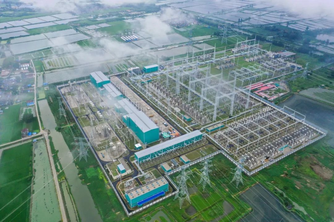 图为国内首座交直流特高压分层接入合建站——特高压泰州站(1).jpg